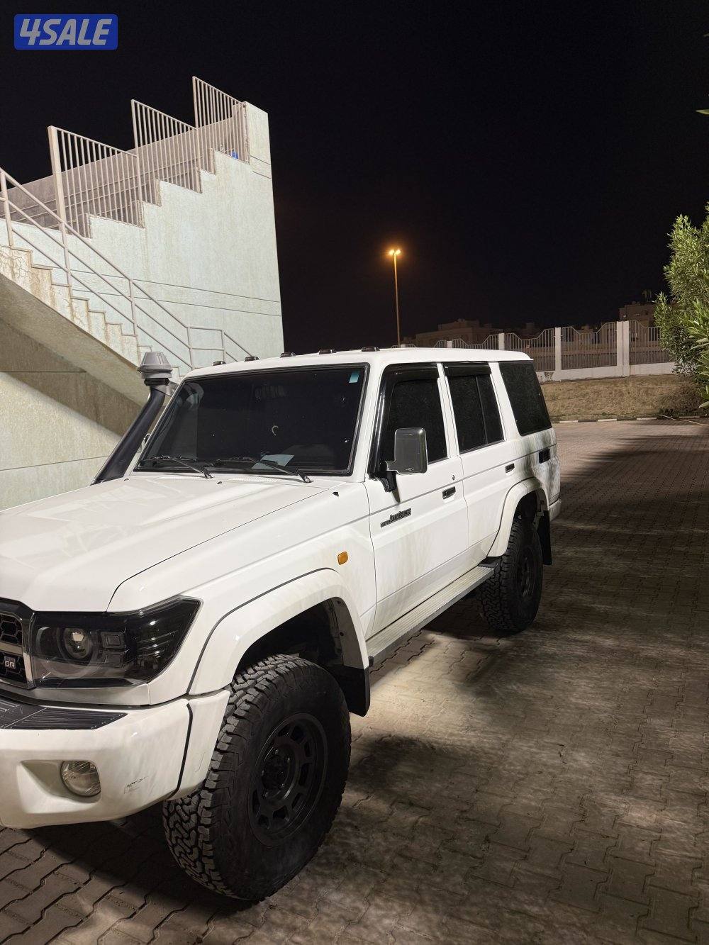 للبيع جيب نص موديل 20083