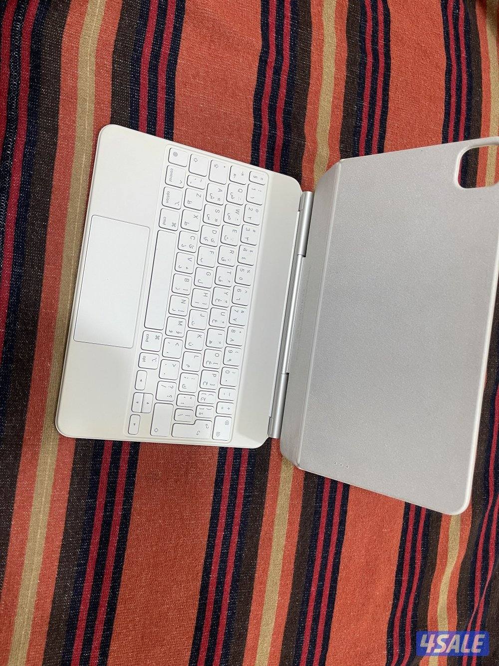 كيبورد ابل الاصلي 11انش شغال 100/100 ما فيه شي نظيف جدا1