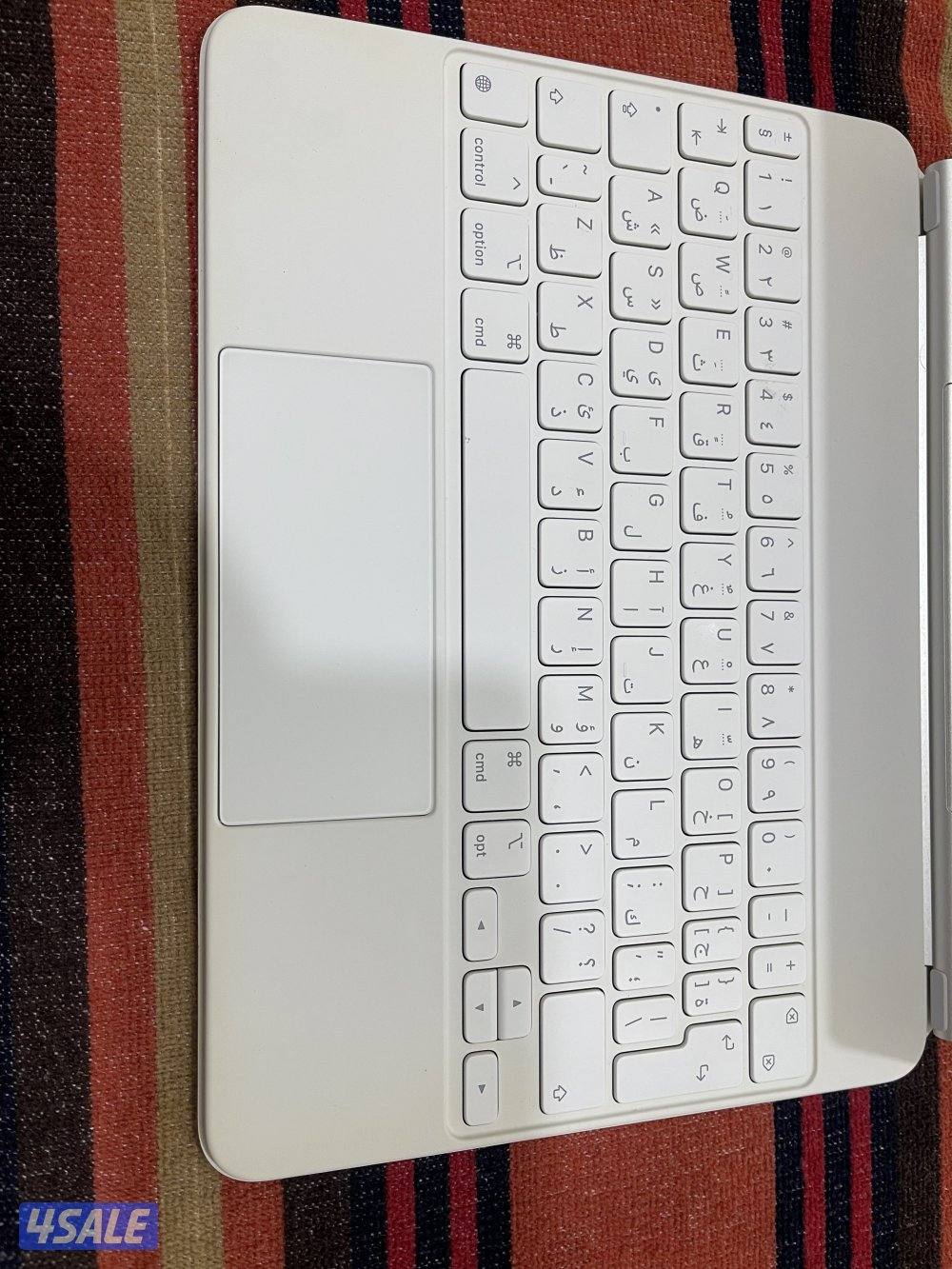 كيبورد ابل الاصلي 11انش شغال 100/100 ما فيه شي نظيف جدا3