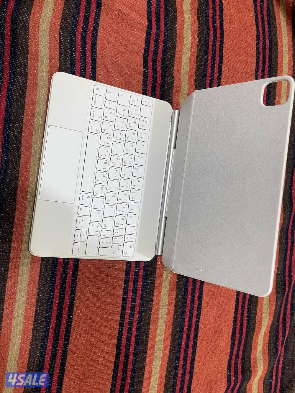 كيبورد ابل الاصلي 11انش شغال 100/100 ما فيه شي نظيف جدا4