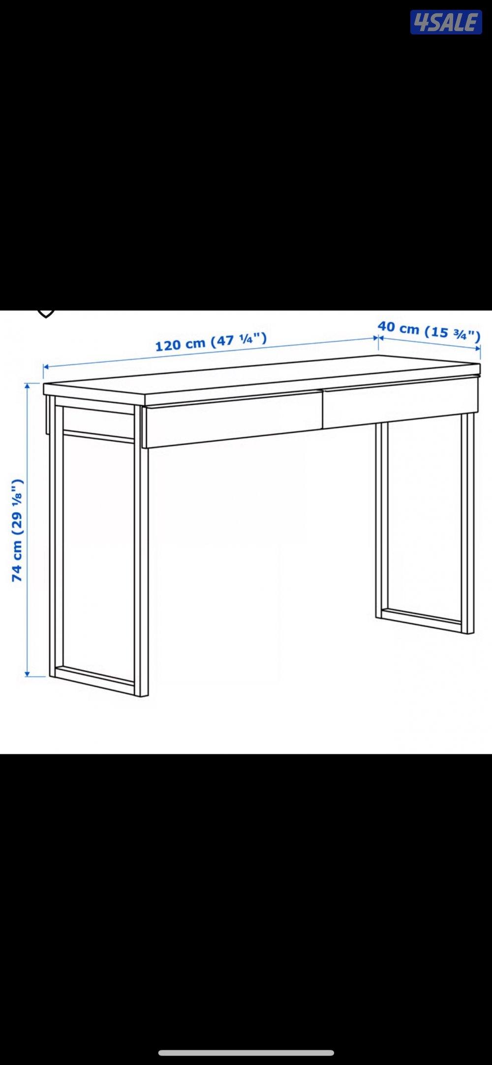 طاولة تسريحة باللون الابيض وبحاله جيدة0