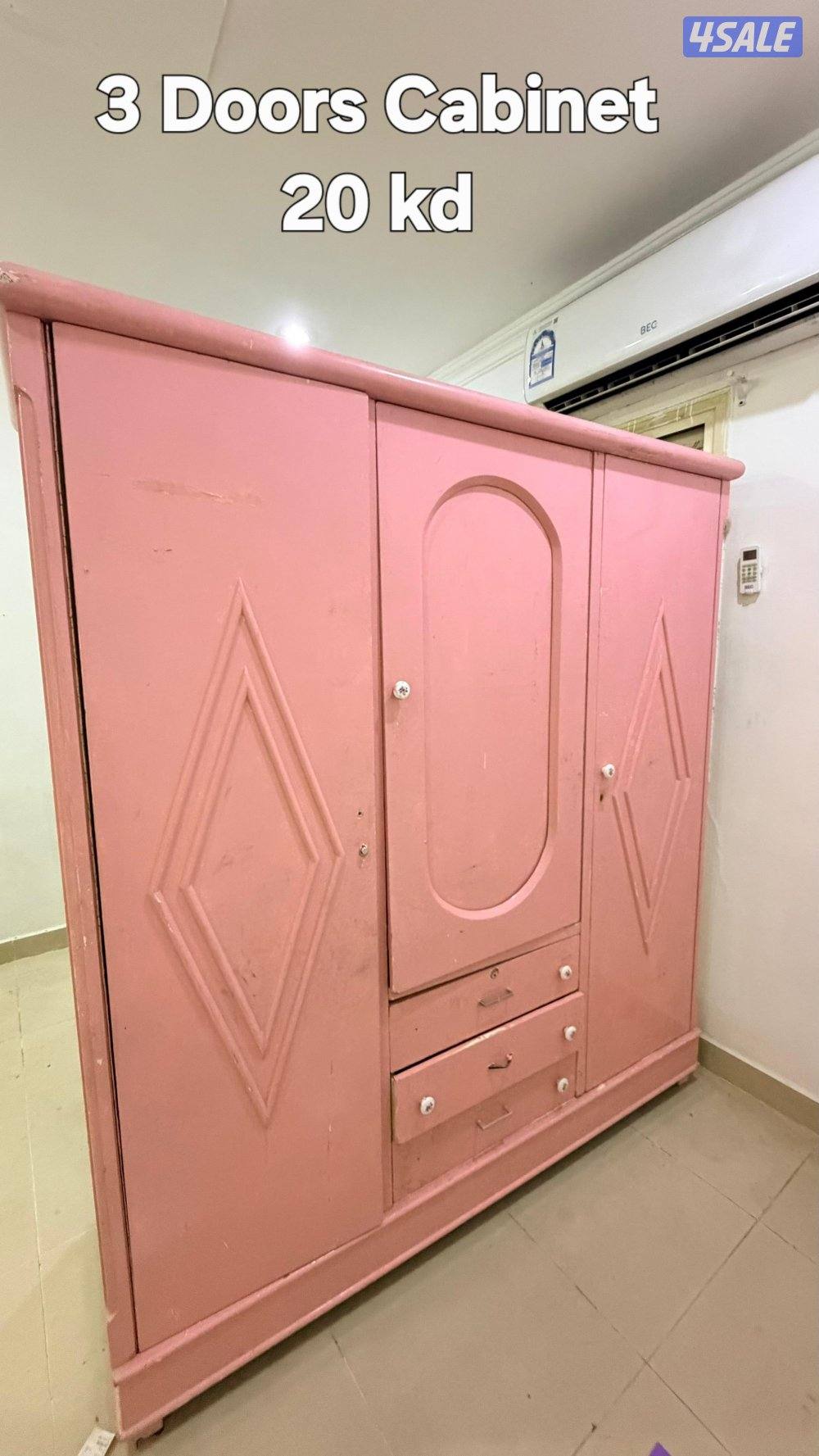 cabinet 3 doors0
