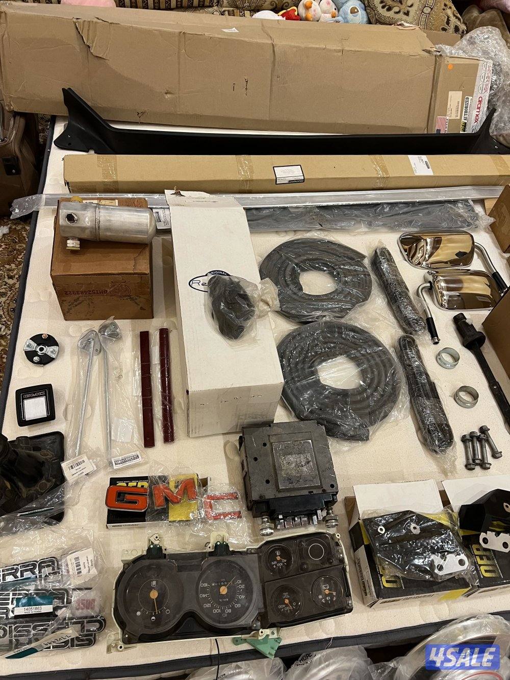 للبيع جمس 1982 مع اغراضه0