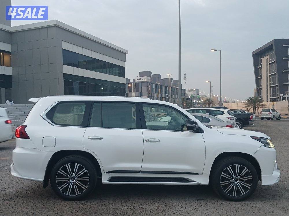 جيب لكزس LX570 موديل 2017 صبغ الوكالة2