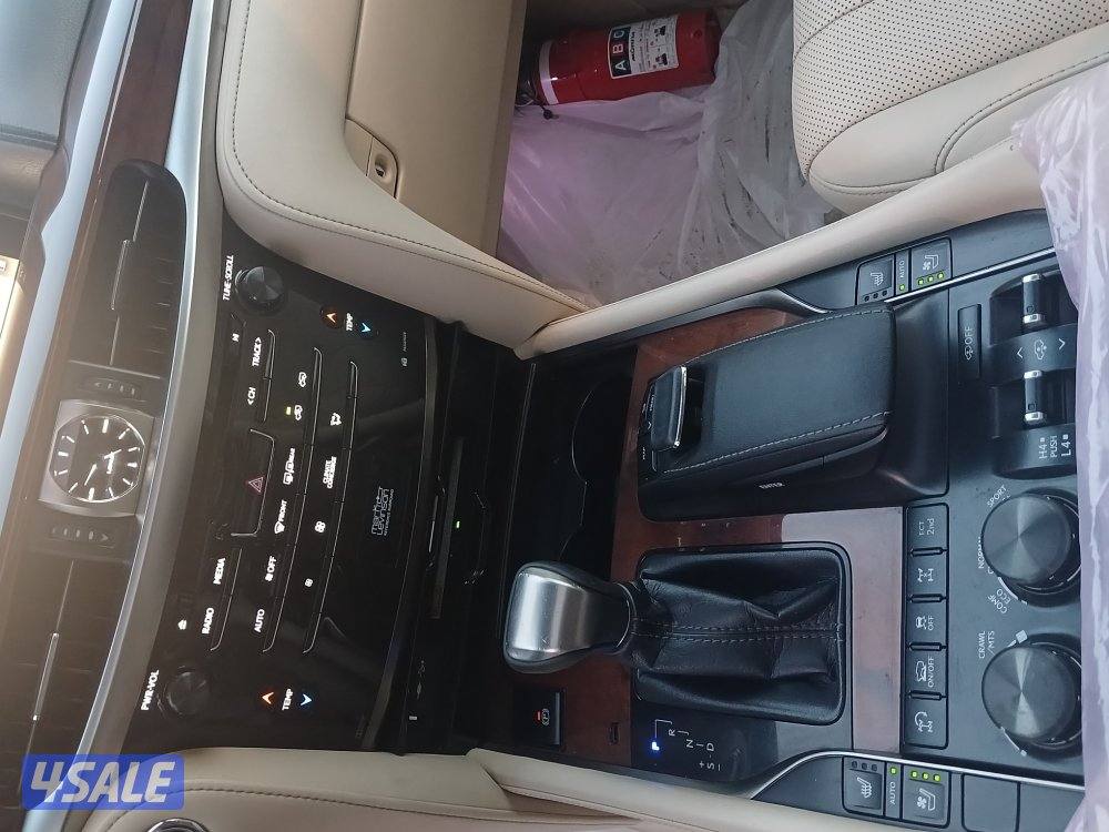 جيب لكزس LX570 موديل 2017 صبغ الوكالة12