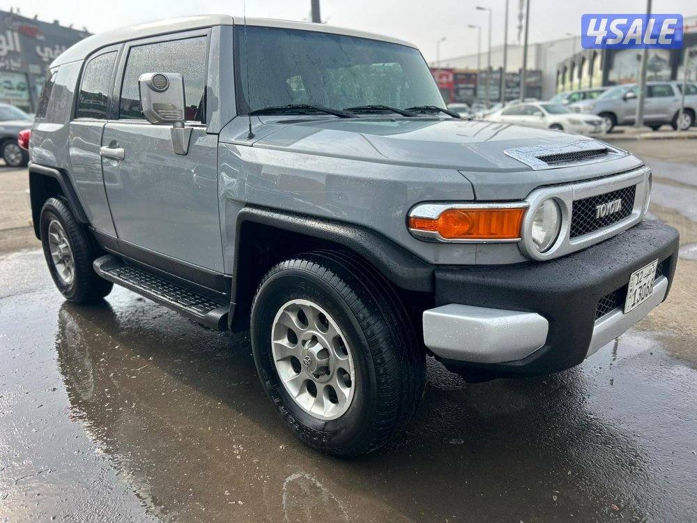 تويوتا FJ cruiser موديل 20131