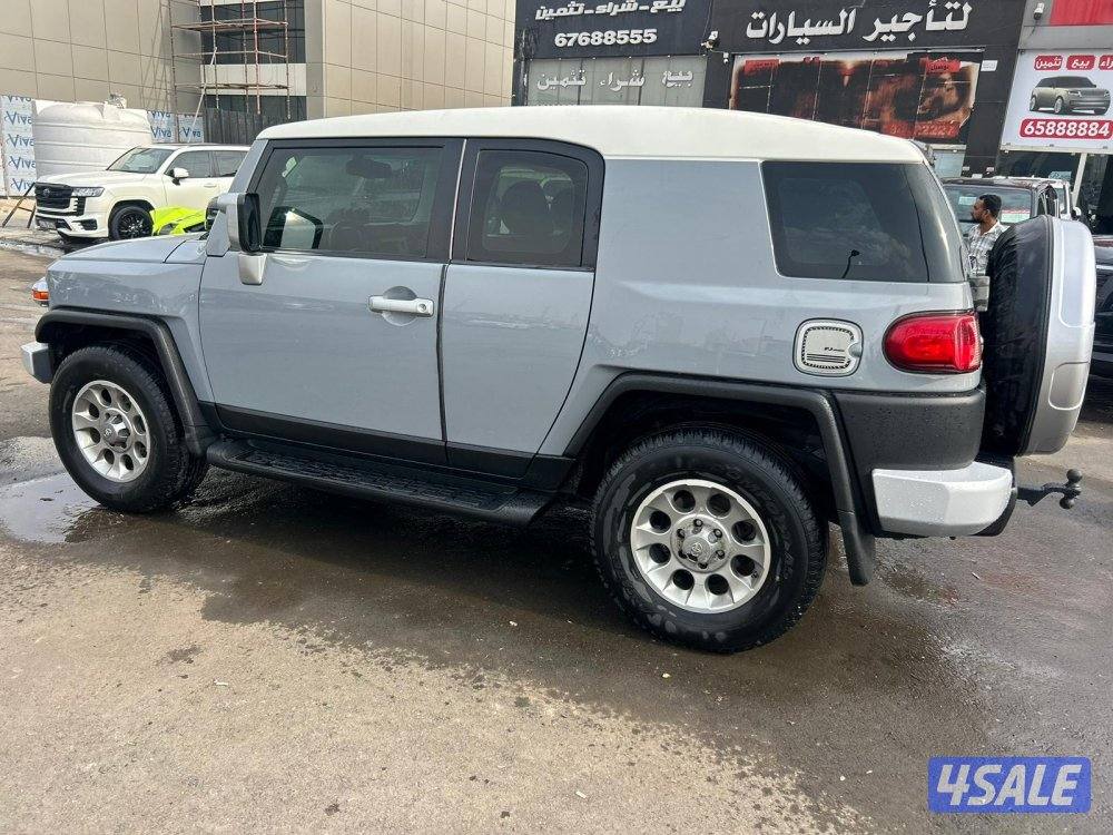 تويوتا FJ cruiser موديل 20132