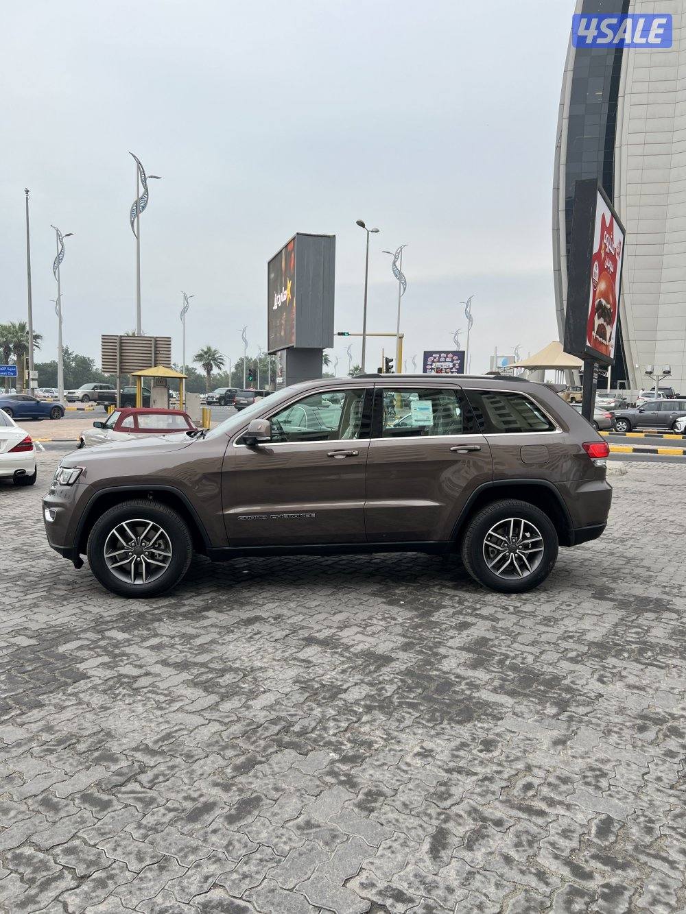 للبيع جراند شيروكي بحالة ممتازة9