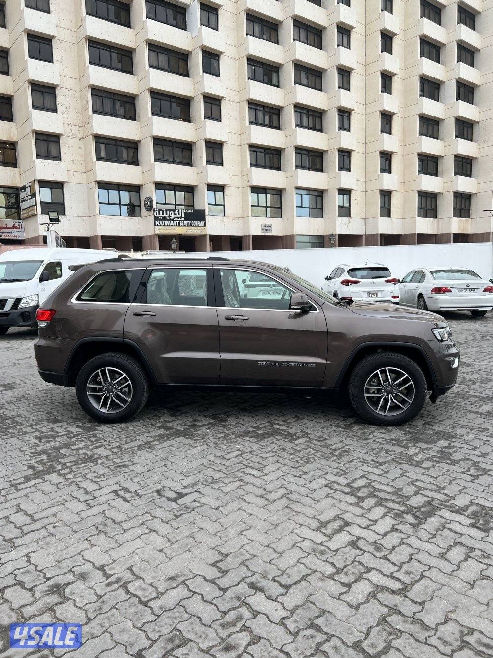 للبيع جراند شيروكي بحالة ممتازة12