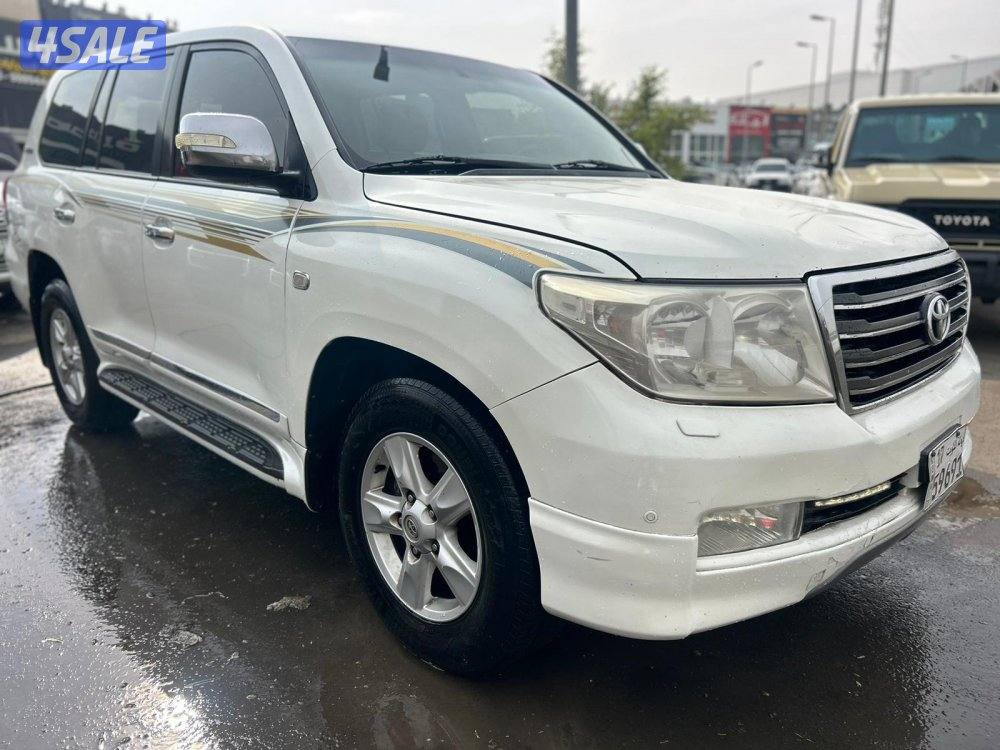 لاند كروزر VXR -V81