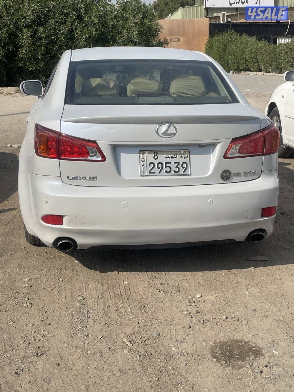 للبيع لكزس is300 موديل 20093