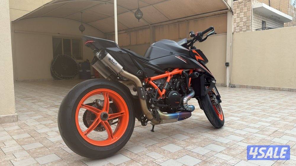 KTM 1390 SUPERDUKE0