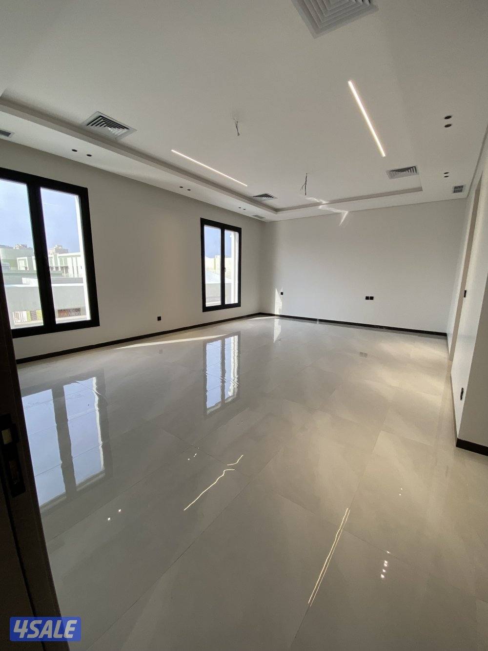 للايجار دوررين ارضي واول دوبلكس اول ساكن جابر الاحمدق٧5