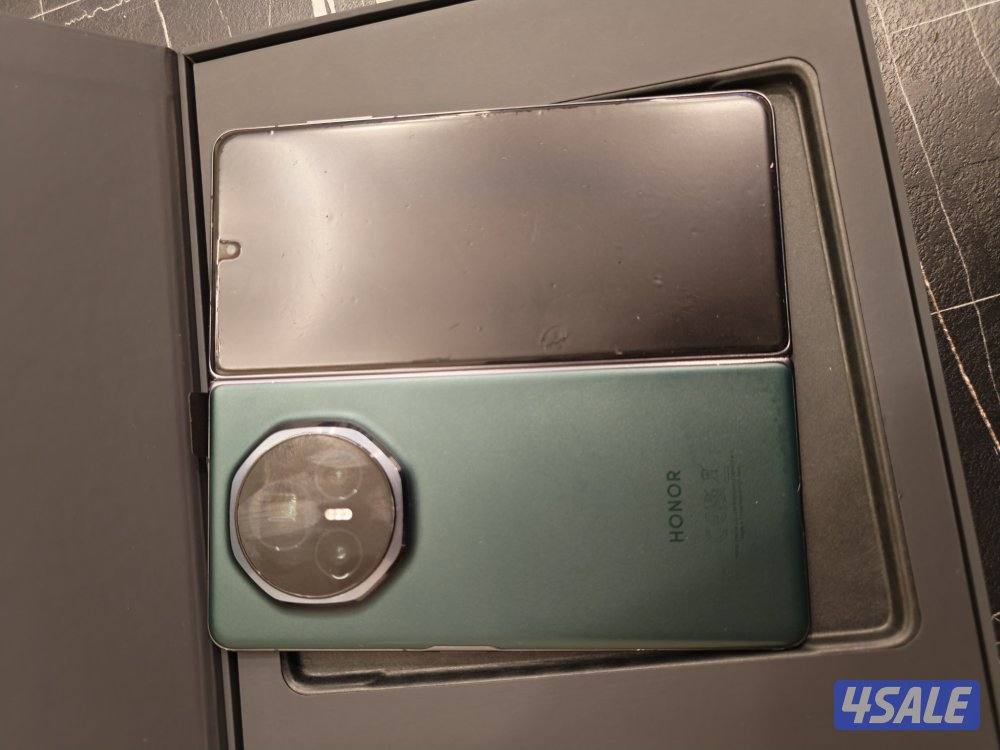 Honor Magic V3 green color with Mate Protection2