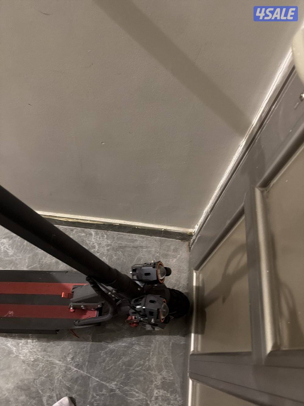 سكوتر نضيف بس المفتاح ضايع و التاير منسم أنا شاريه ب ١١٠4