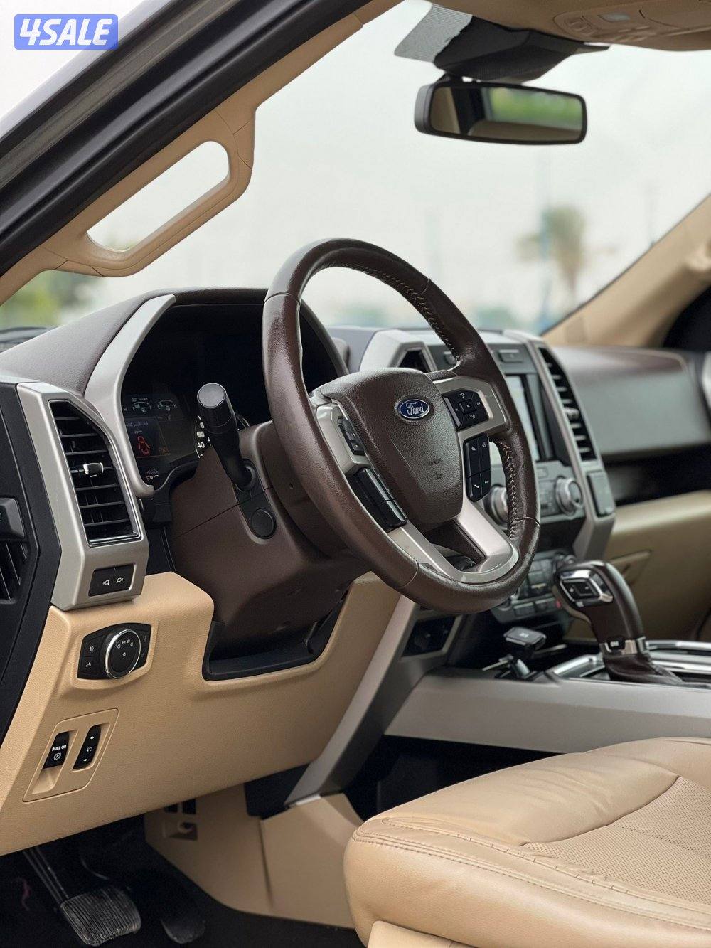 وانيت لاريت بحاله ممتازه صبغ الوكاله 20204