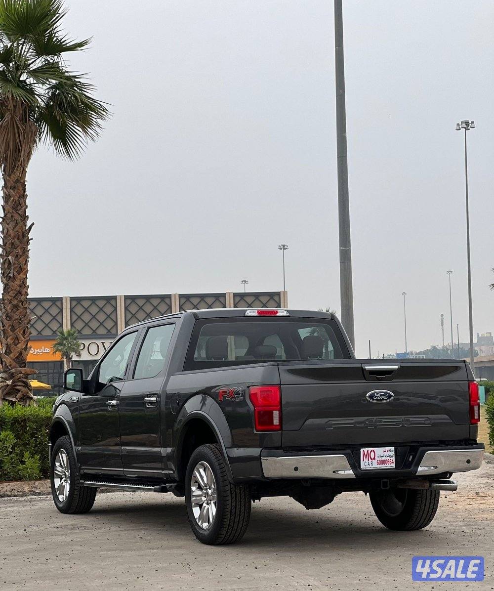 وانيت لاريت بحاله ممتازه صبغ الوكاله 20203