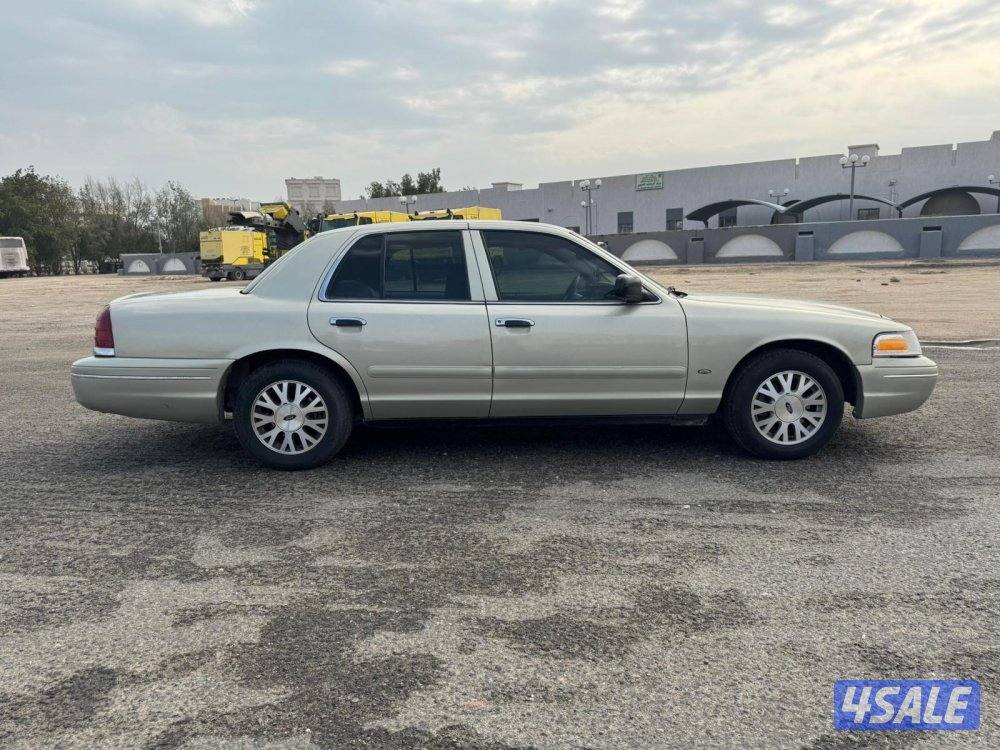 فورد فيكتوريا ٢٠٠٤0