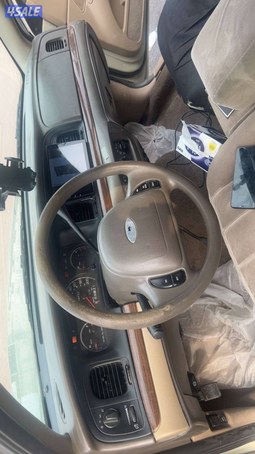 فورد فيكتوريا ٢٠٠٤4