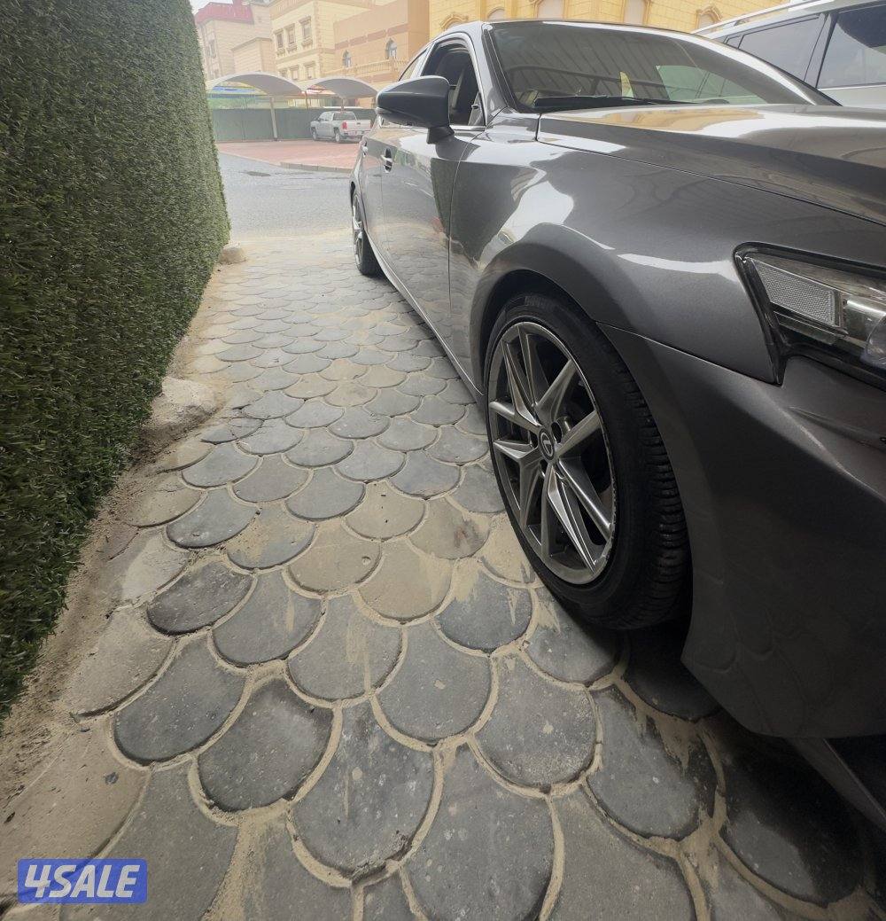 للبيع لكزس is 350 موديل 20141