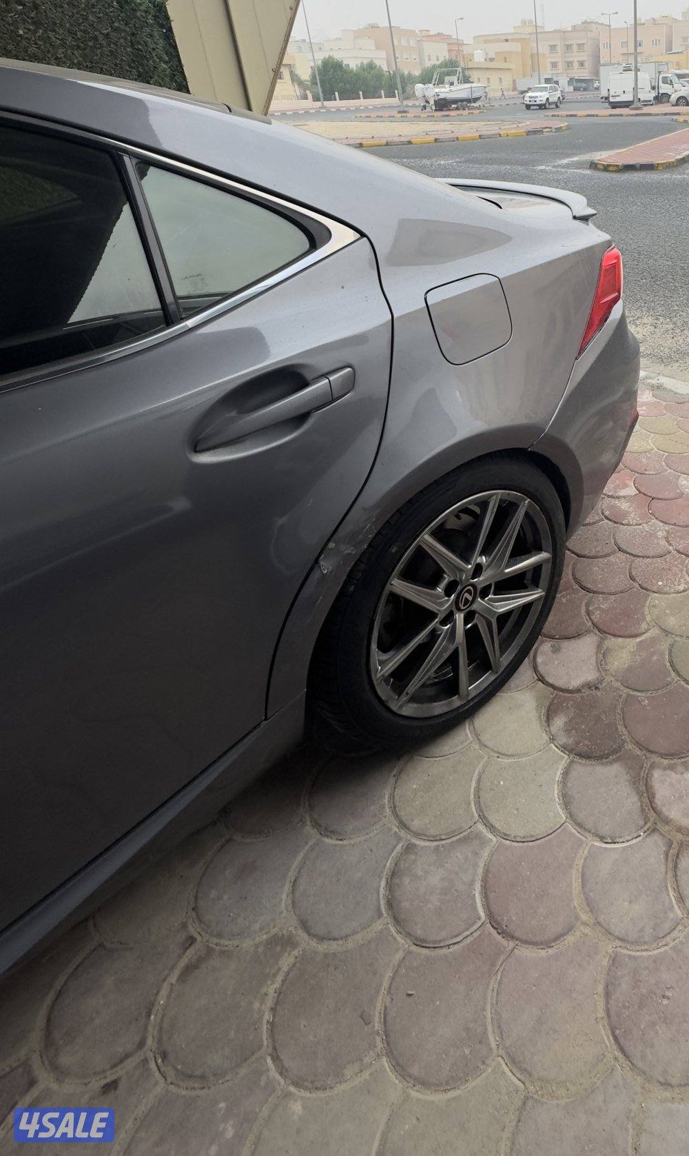 للبيع لكزس is 350 موديل 20143