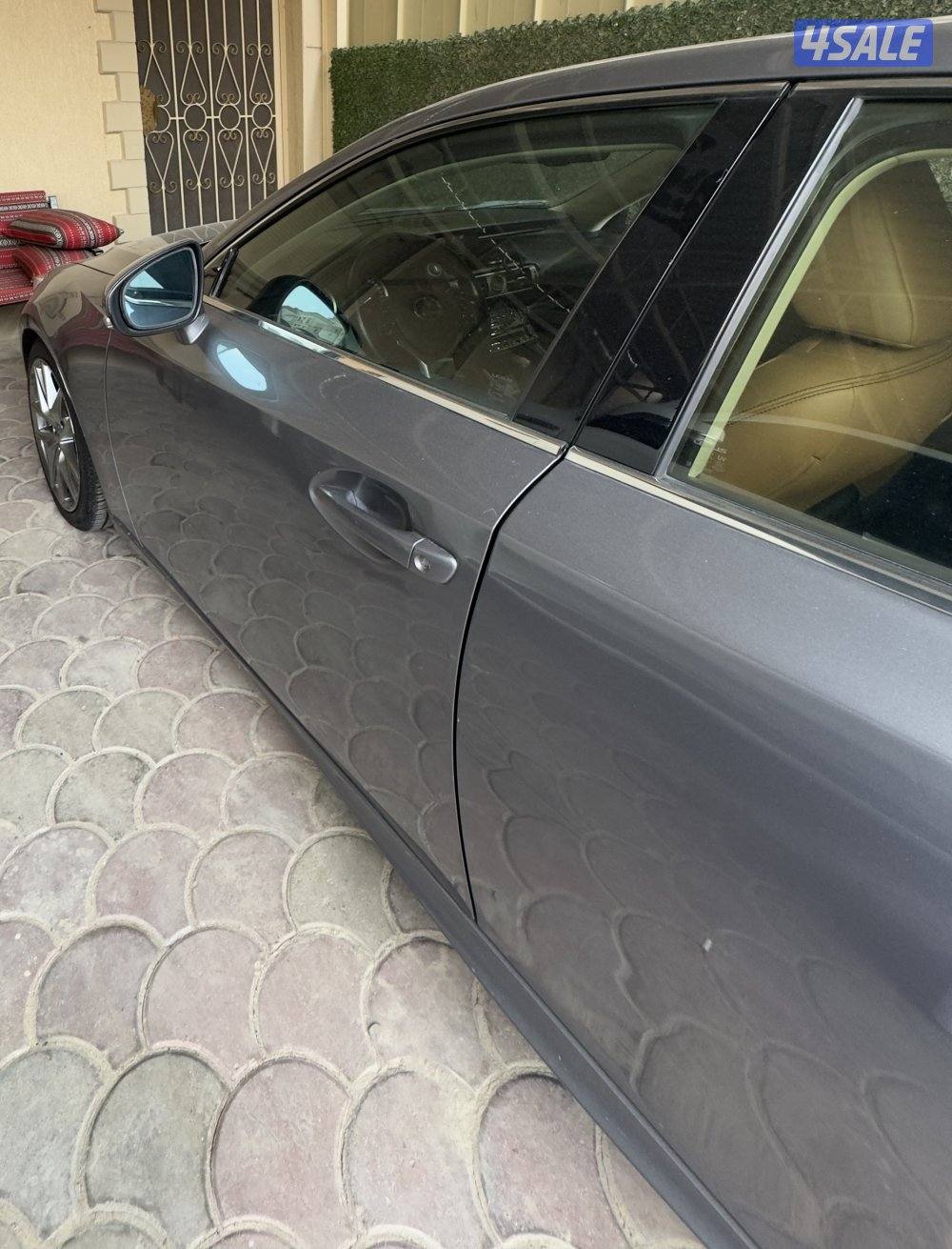 للبيع لكزس is 350 موديل 20144