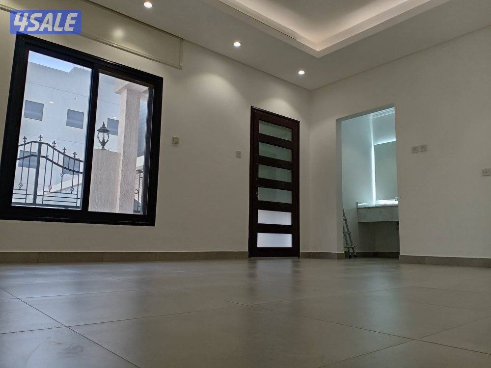 للإيجار فيلا VIP في غرب عبدالله المبارك ١٥٠٠ دك ارضي وشقتين وديوانية0