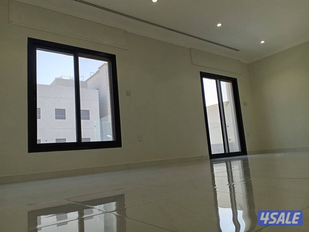 للإيجار فيلا VIP في غرب عبدالله المبارك ١٥٠٠ دك ارضي وشقتين وديوانية2