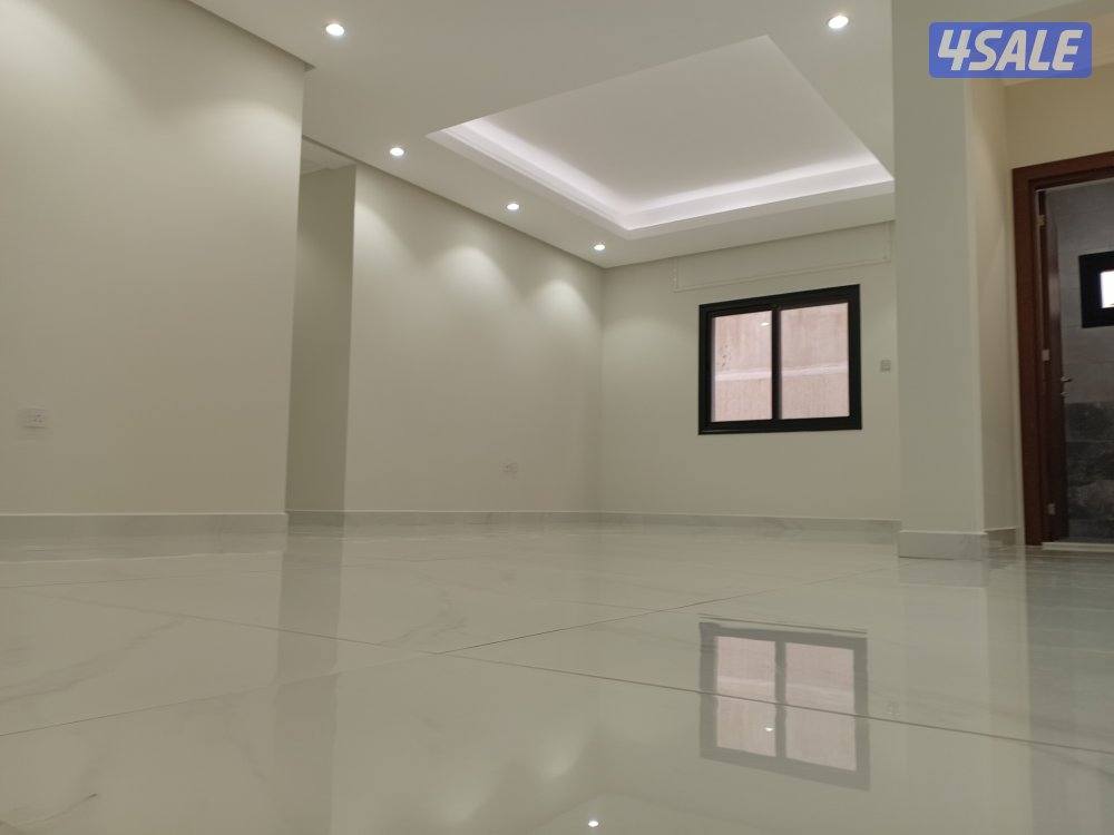 للإيجار فيلا VIP في غرب عبدالله المبارك ١٥٠٠ دك ارضي وشقتين وديوانية5