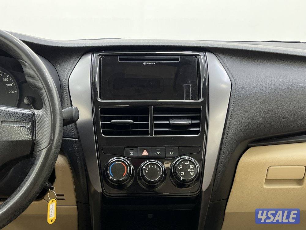 TOYOTA YARIS_N 21Y04L_U7