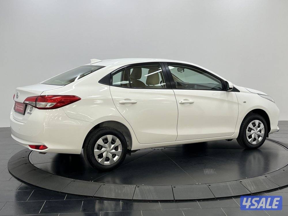 TOYOTA YARIS_N 21Y04L_U8