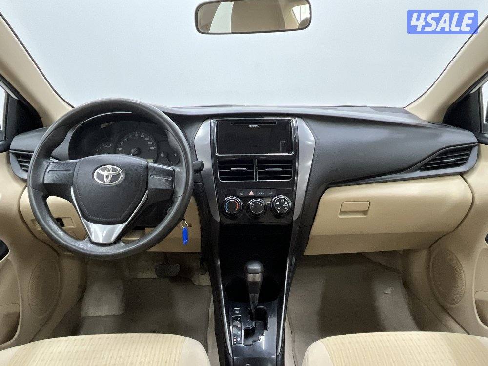 TOYOTA YARIS_N 21Y04L_U6