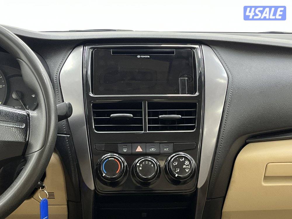 TOYOTA YARIS_N 21Y04L_U7