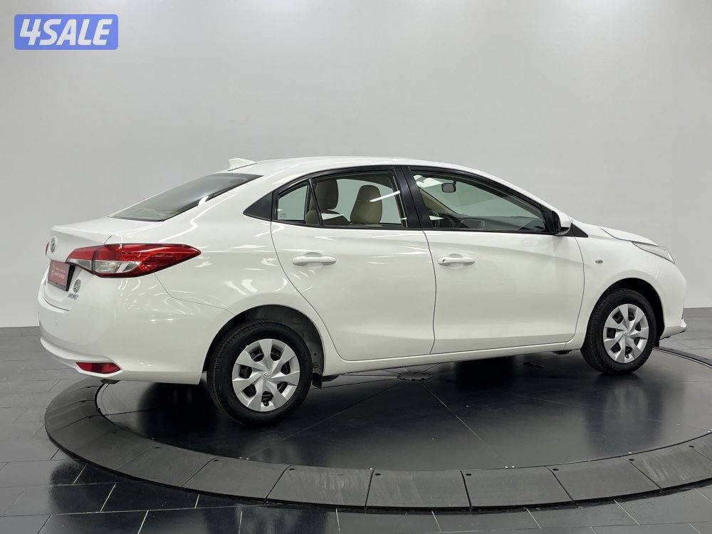 TOYOTA YARIS_N 21Y04L_U8