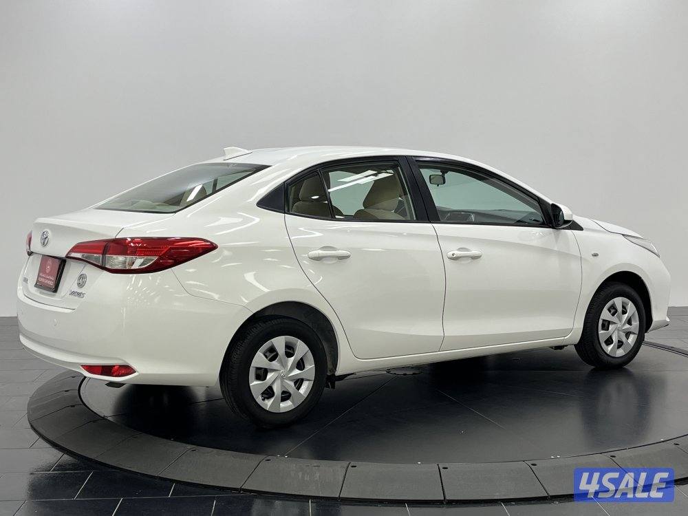 TOYOTA YARIS_N 21Y04L_U8