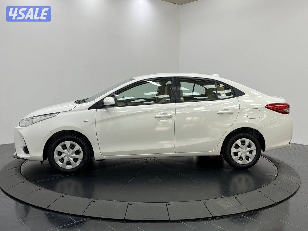 TOYOTA YARIS_N 21Y04L_U2