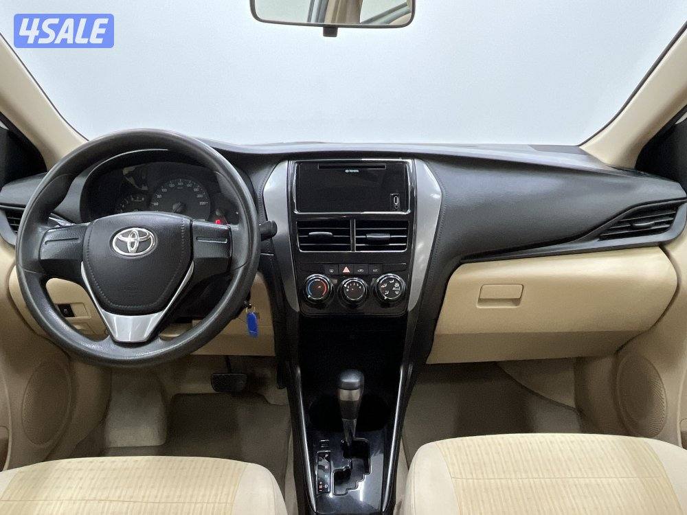 TOYOTA YARIS_N 21Y04L_U6