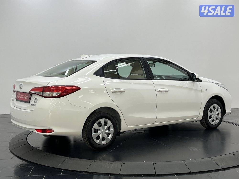 TOYOTA YARIS_N 21Y06L_U8