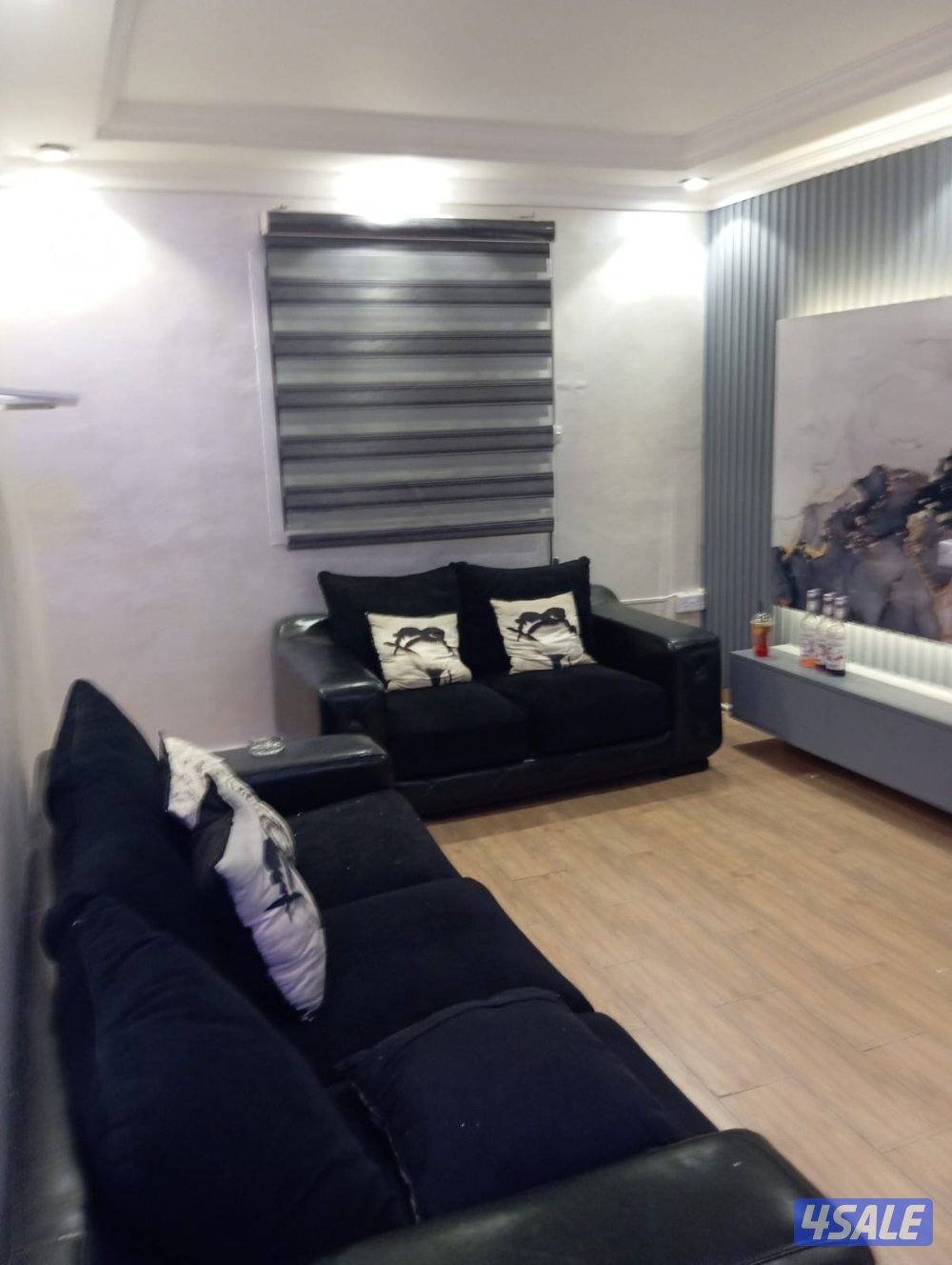 يوجد لدينا شقق ايجار غرفه وصاله ومطبخ وحمام تشطيب سوبر لوكس يوجد بركن0