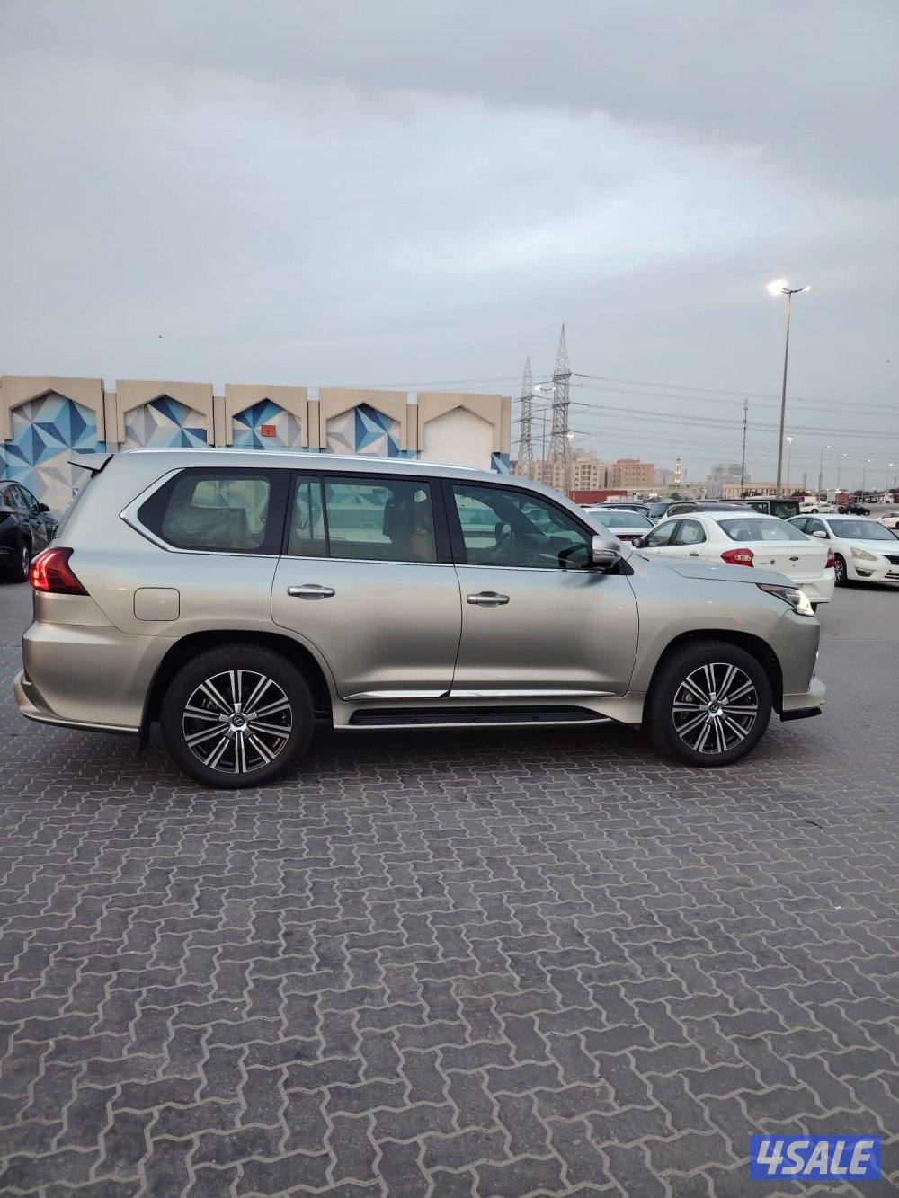 لكزس LX570 الساير 2021 سبورت بحاله نادره عداد 30 الف1
