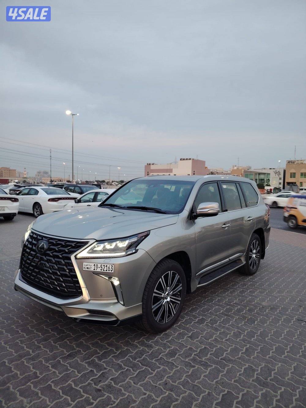 لكزس LX570 الساير 2021 سبورت بحاله نادره عداد 30 الف2