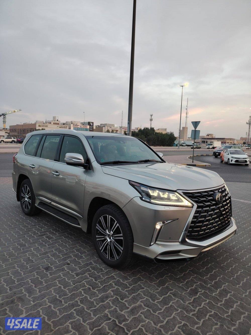لكزس LX570 الساير 2021 سبورت بحاله نادره عداد 30 الف3