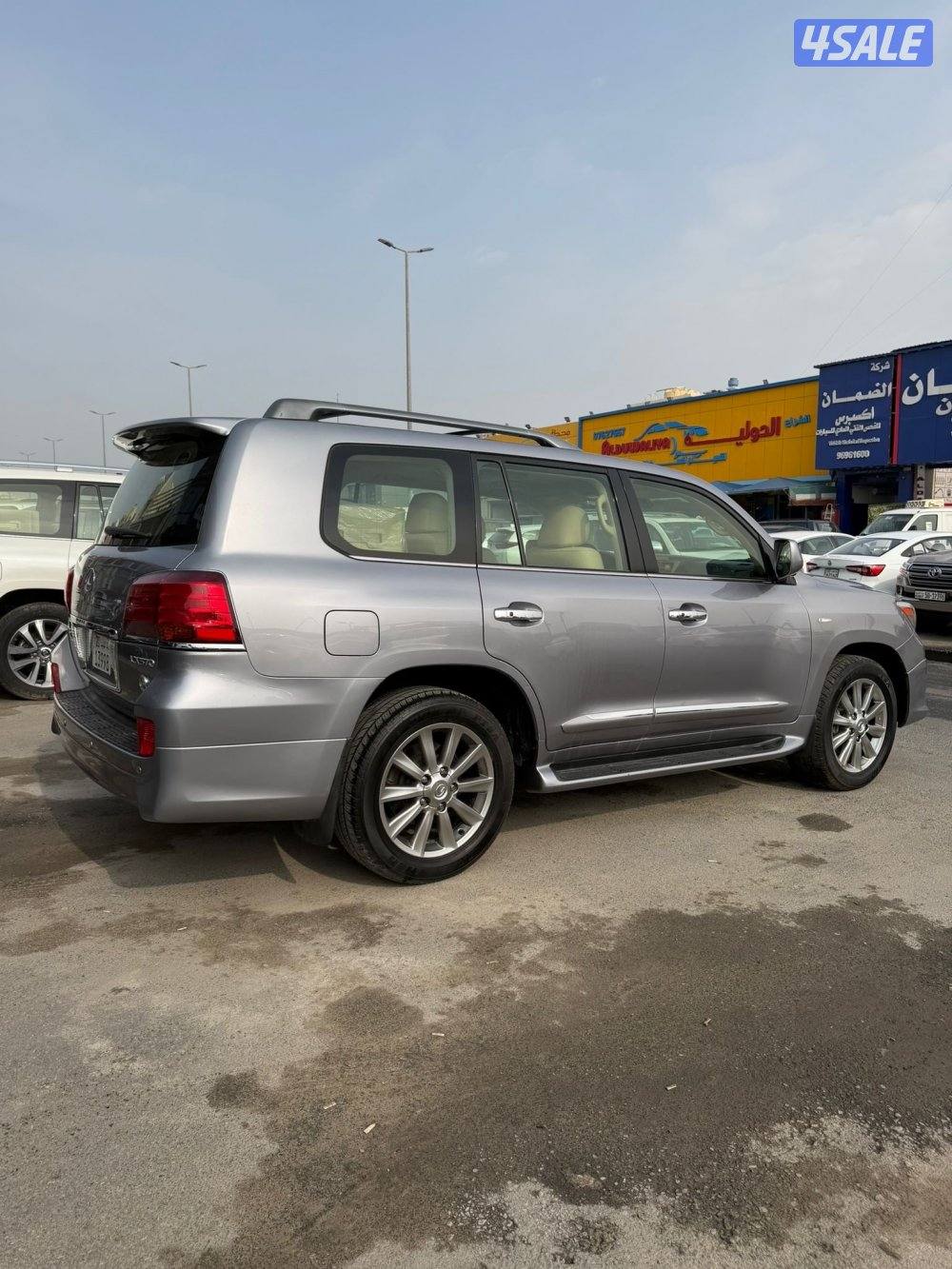 لكزس LX570 الساير 2011 بحاله الوكاله عداد 174 الف2