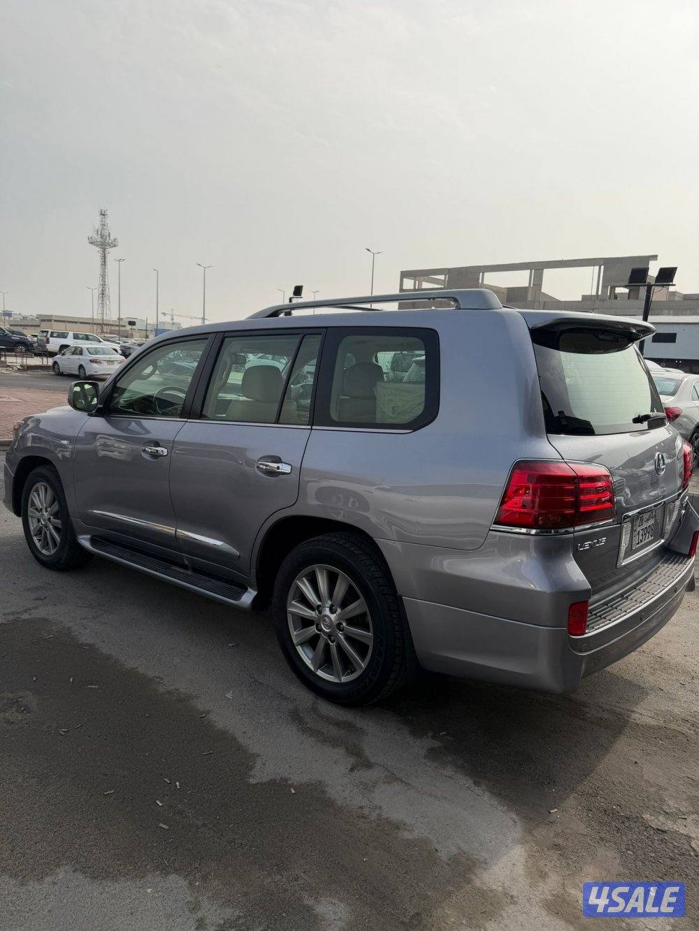 لكزس LX570 الساير 2011 بحاله الوكاله عداد 174 الف3