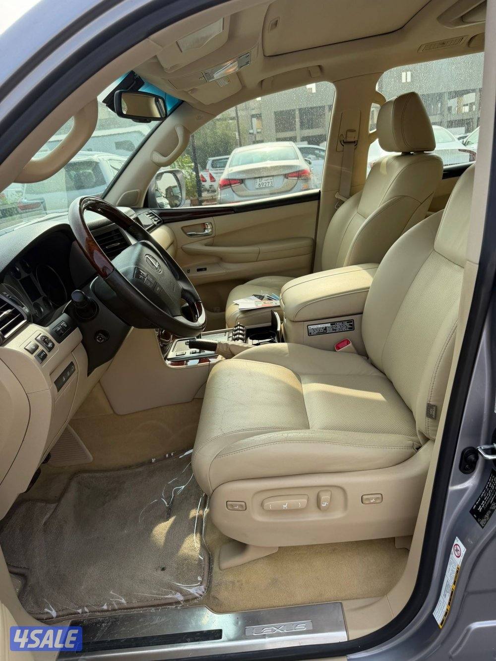 لكزس LX570 الساير 2011 بحاله الوكاله عداد 174 الف7