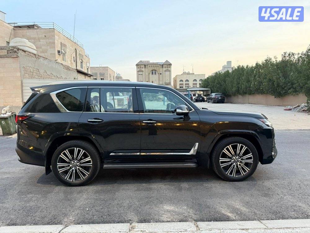 لكزس LX600 الساير درجه اولى 2025 بحاله الوكاله عداد 2000 كيلو0