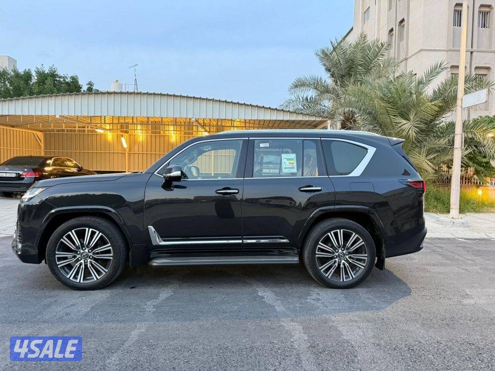 لكزس LX600 الساير درجه اولى 2025 بحاله الوكاله عداد 2000 كيلو1