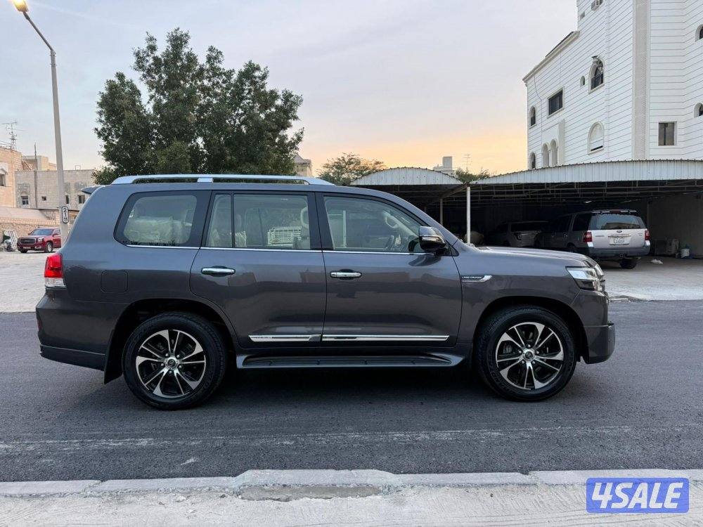 لاند كروز تورينق 2021 جلد الساير عداد 199 الف1