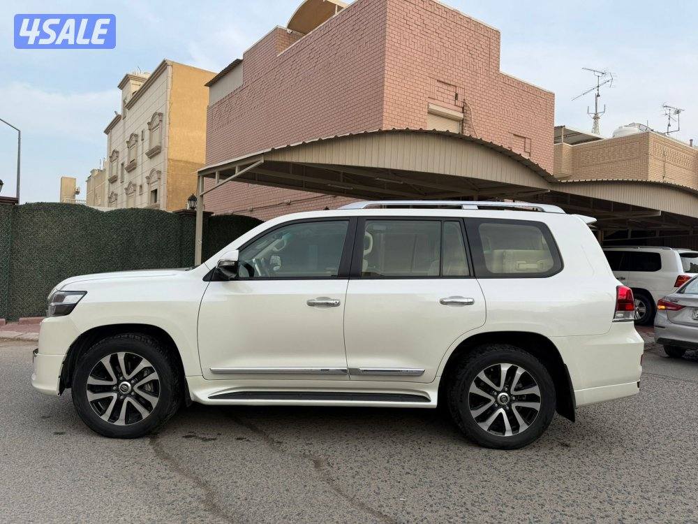 لاند كروز تورينق 2019 بحاله الوكاله عداد 186 الف2