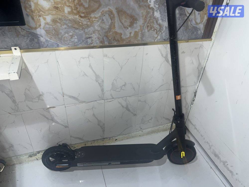 اسكوتر تشاومي الحالة ممتازة يمشي 25 مع الشاحن الشحنة الواحدة تمشيه 20k2